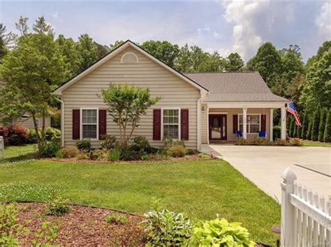 Zillow has 41 photos of this 449,000 3 beds, 3 baths, 2,121 Square Feet townhouse home located at 137 Glenlaurel Ln, Brevard, NC 28712 built in 2011. . Zillow brevard